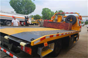 梅州附近拖车电话号码服务