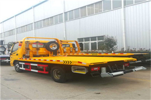 梅州附近拖车救援搭电